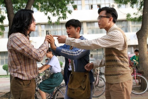 Bối cảnh phim được đề cập đến là xã hội Trung Quốc những năm 80 đến đầu những năm 2000 với tình bạn của 3 anh chàng sinh viên của Huỳnh Hiểu Minh, Đặng Siêu và Chung Đại Vy.